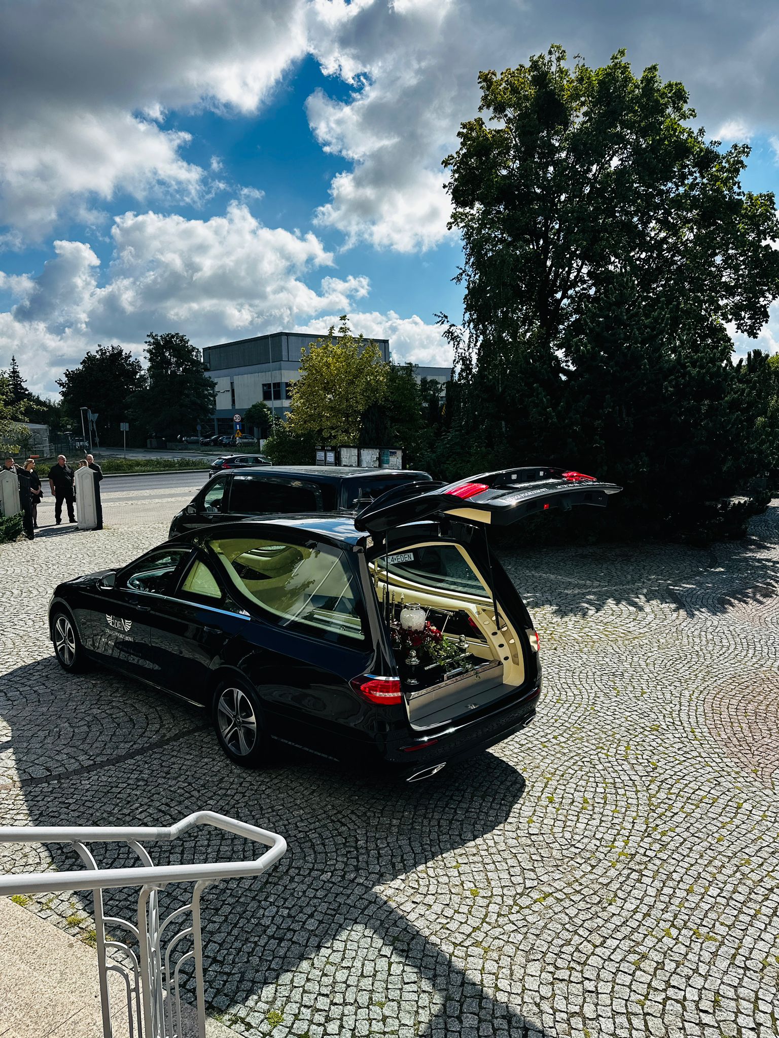 Transport zmarłych w&nbsp;Polsce i&nbsp;z zagranicy — jak to wygląda w&nbsp;praktyce?